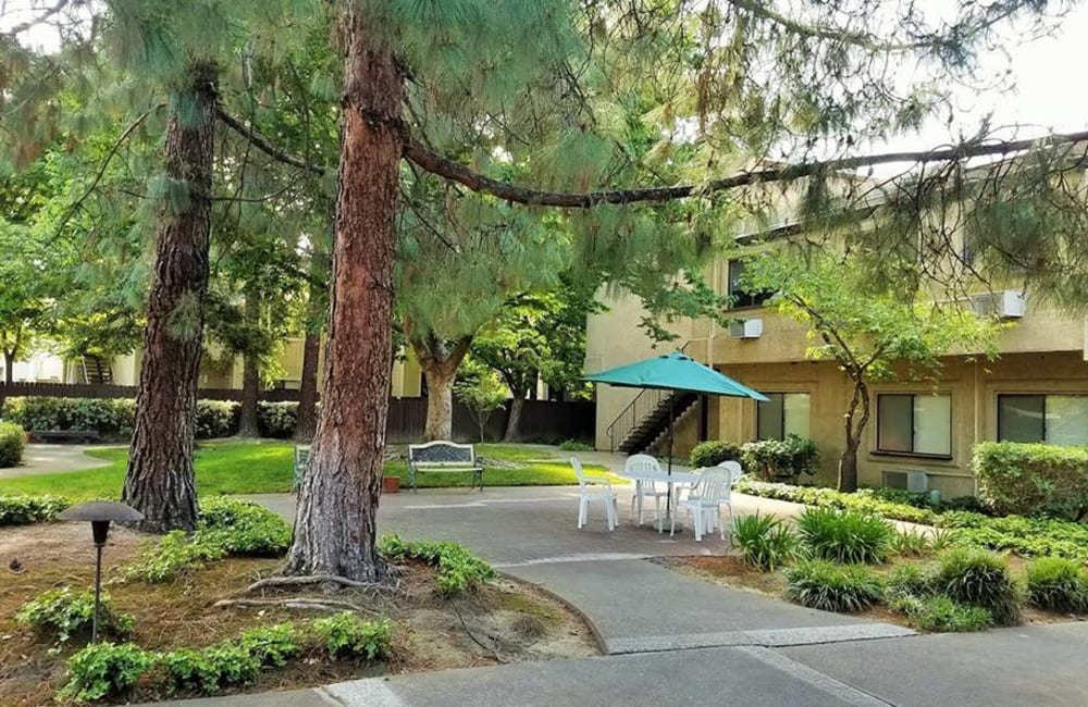 Exterior photo of Leisure Manor Senior Living in Sacramento, California